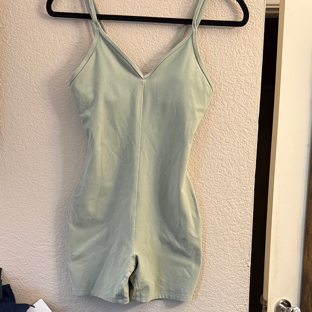 ALO Yoga Suns out onesie limestone color